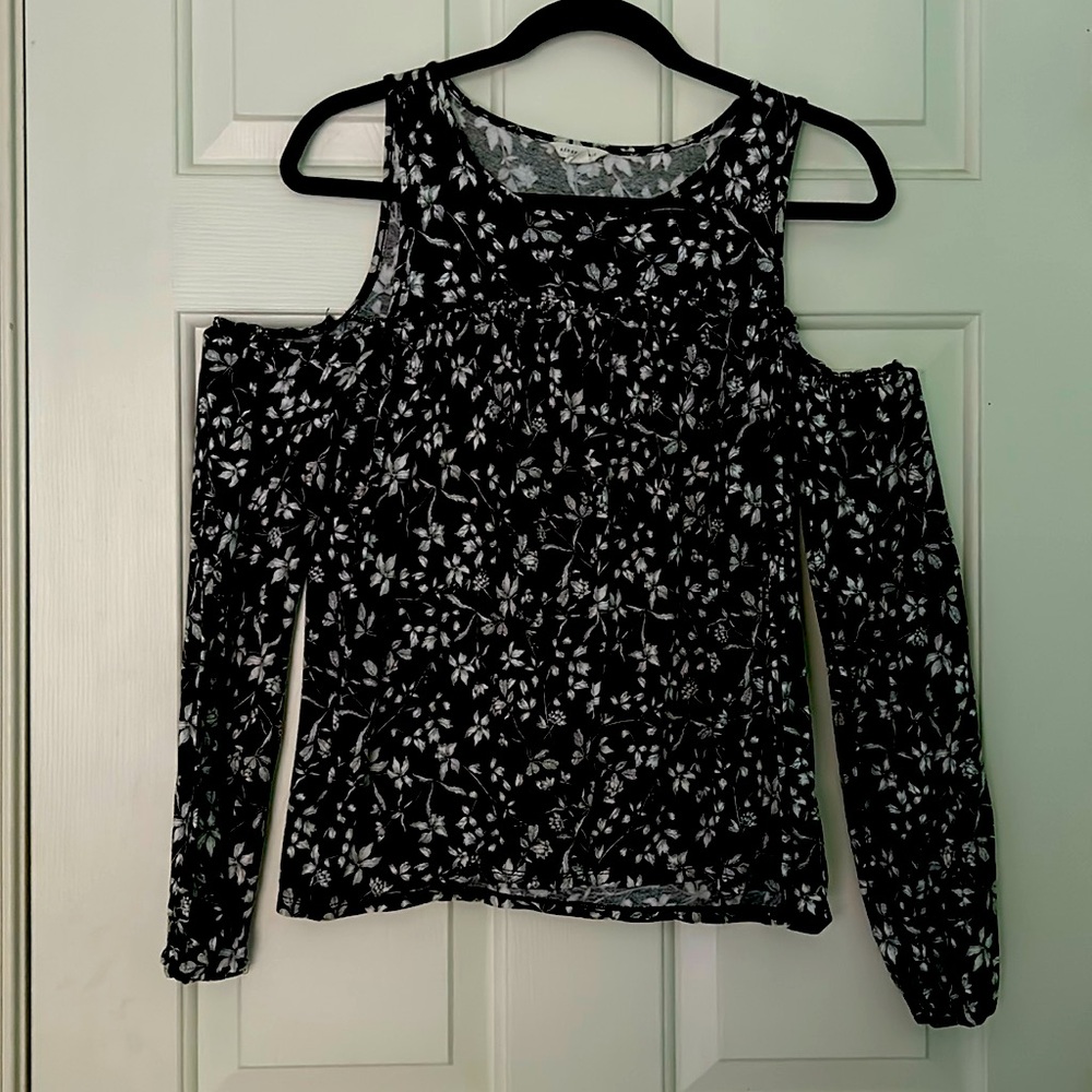 Flowery cold shoulder top from Aeropostale